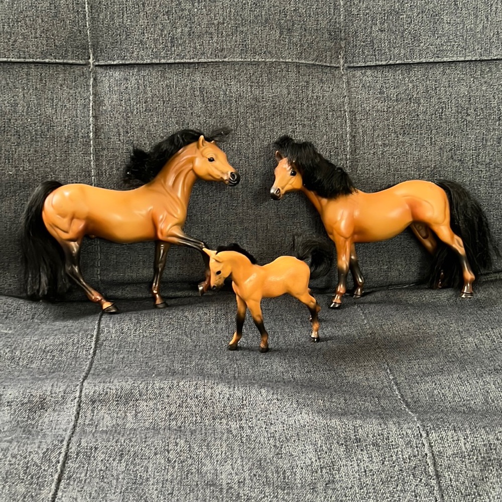 Vintage Grand Champion PHANTOM Buckskin Mustang Empire Marchon